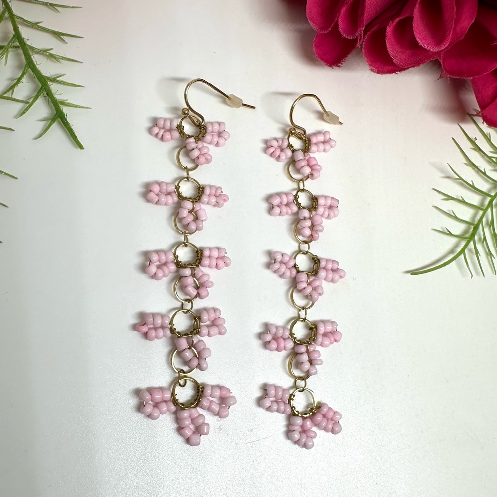 NEW⚜️Handmade Delicate Pink Beaded Dangly Earrings